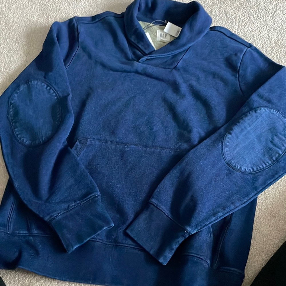 Gap sweatshirt pullover. Men’s size small. New with tag